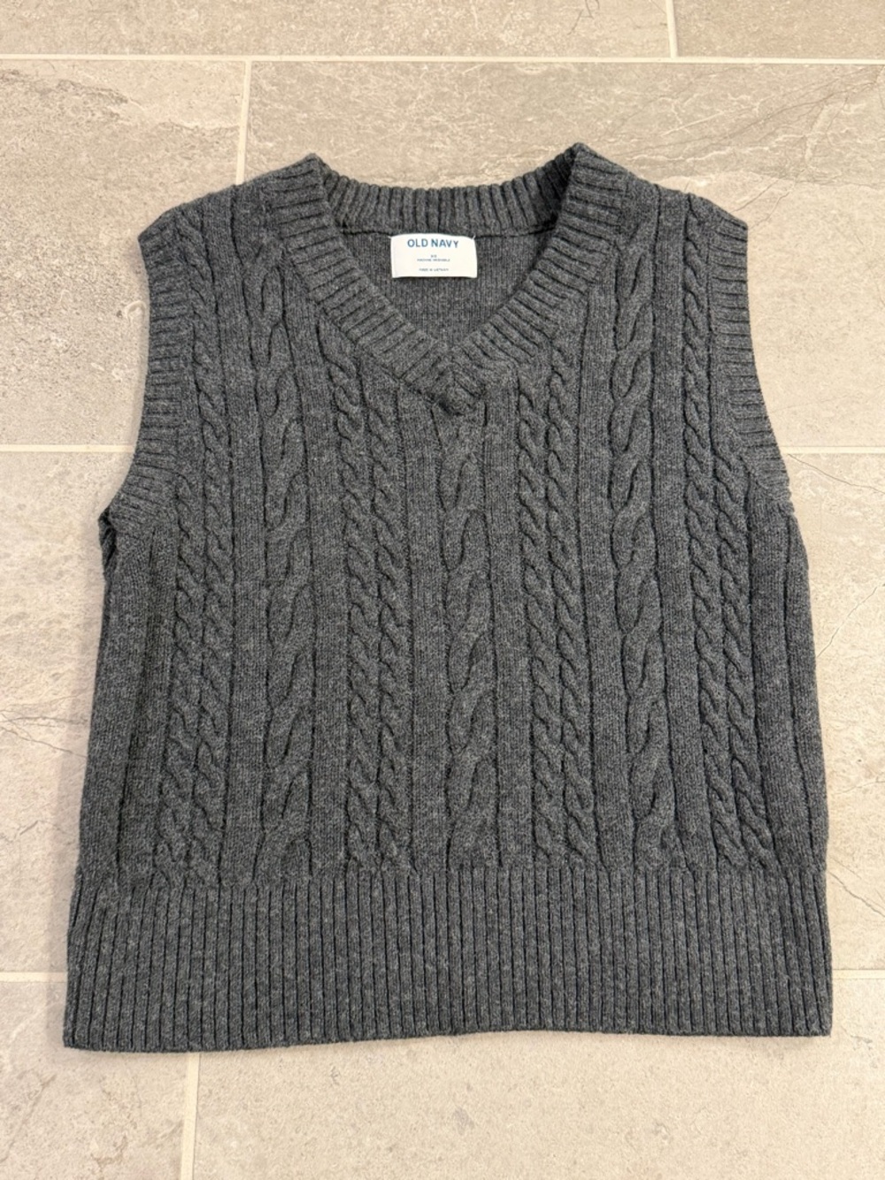 Old Navy Women's Charcoal Cable Knit V-Neck Sweater Vest